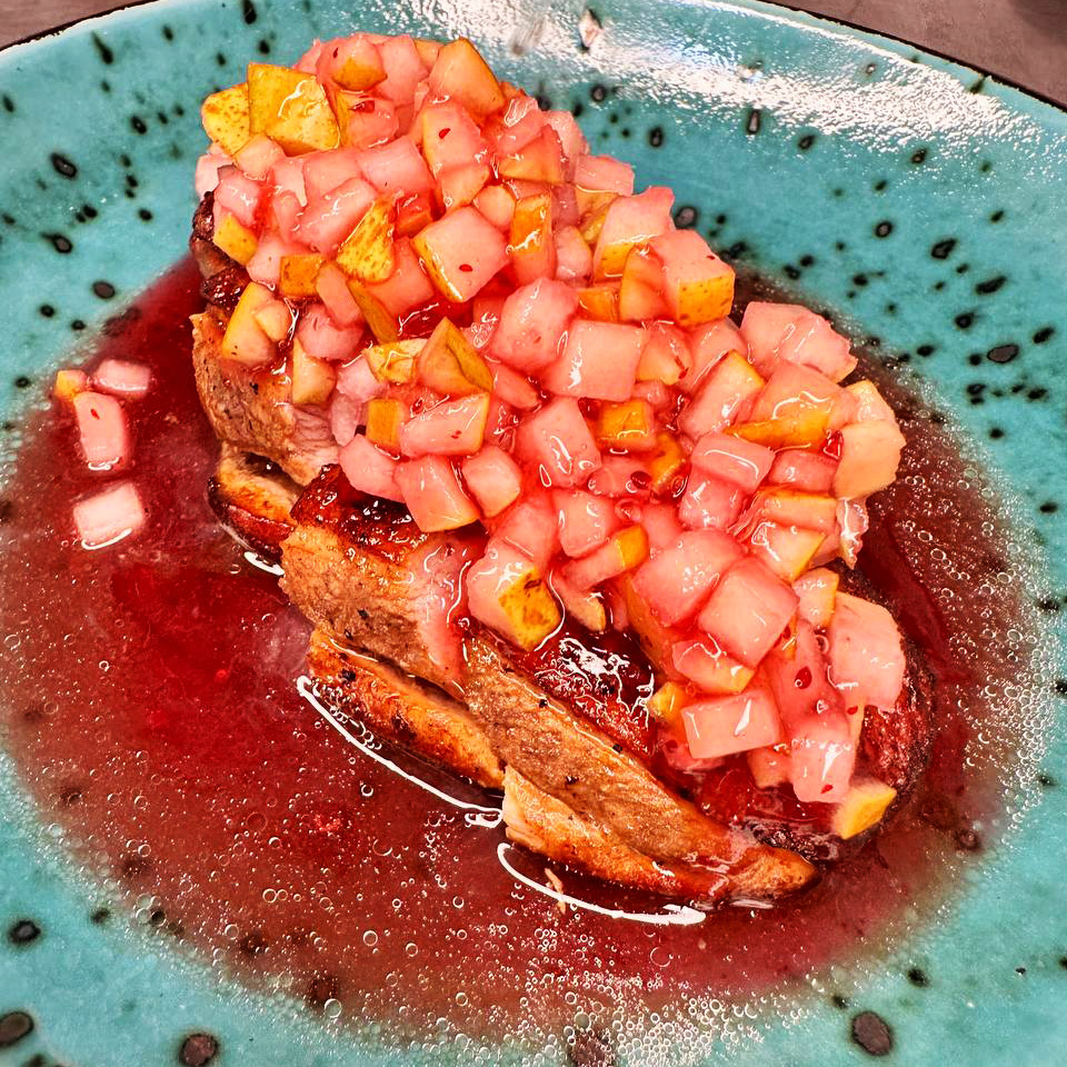 ГРУДКА КАЧКИ З ВЕШНЕВОЮ АМАРЕНОЮ