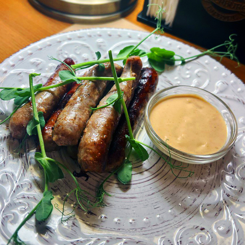 КОВБАСКИ СВИНО-ЯЛОВИЧІ З СОУСОМ