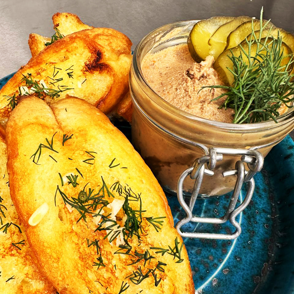 ПЕЧІНКОВИЙ ПАШТЕТ З ТОСТАМИ