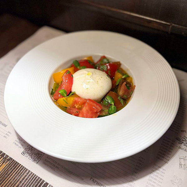 Салат з Бураттою